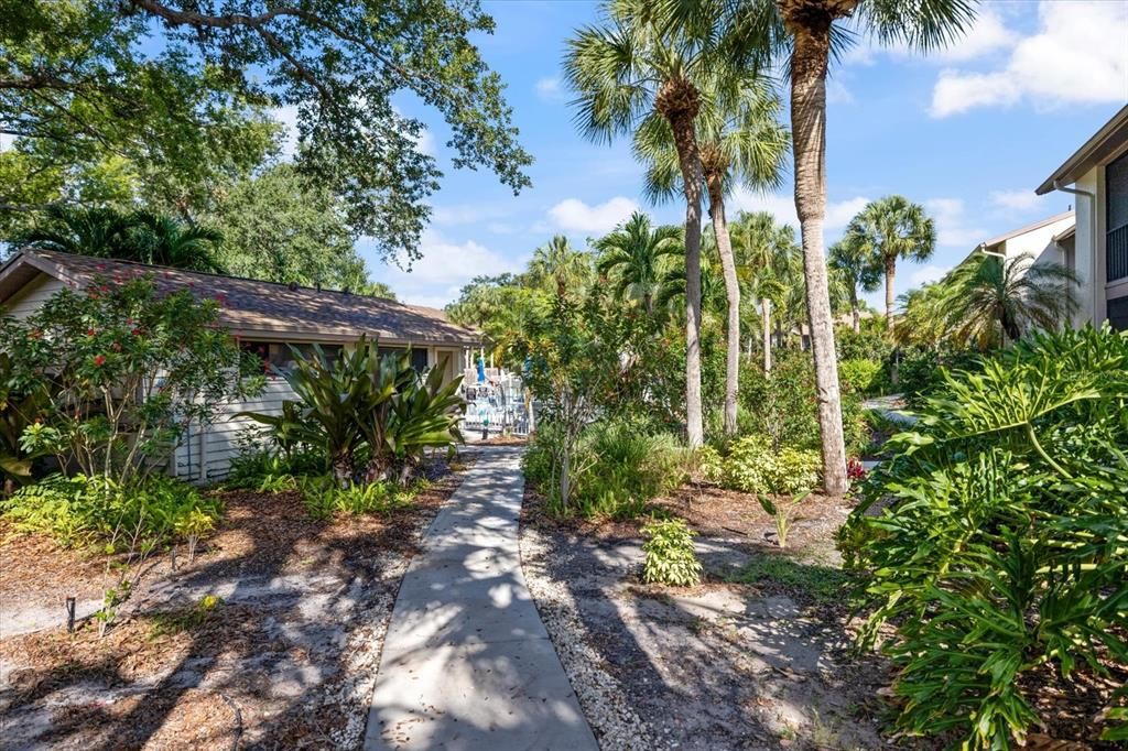 For Sale: $170,000 (2 beds, 2 baths, 1062 Square Feet)