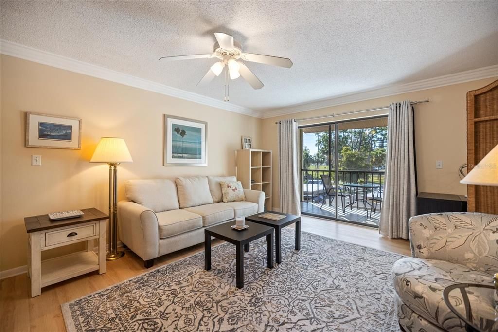 For Sale: $170,000 (2 beds, 2 baths, 1062 Square Feet)