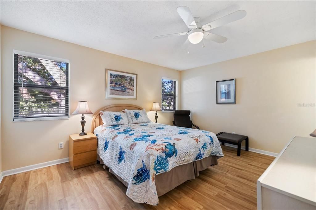For Sale: $170,000 (2 beds, 2 baths, 1062 Square Feet)