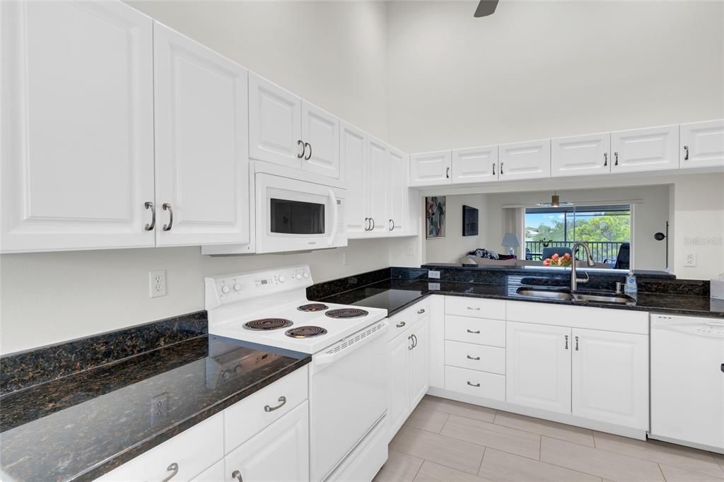 For Sale: $344,900 (2 beds, 2 baths, 1238 Square Feet)