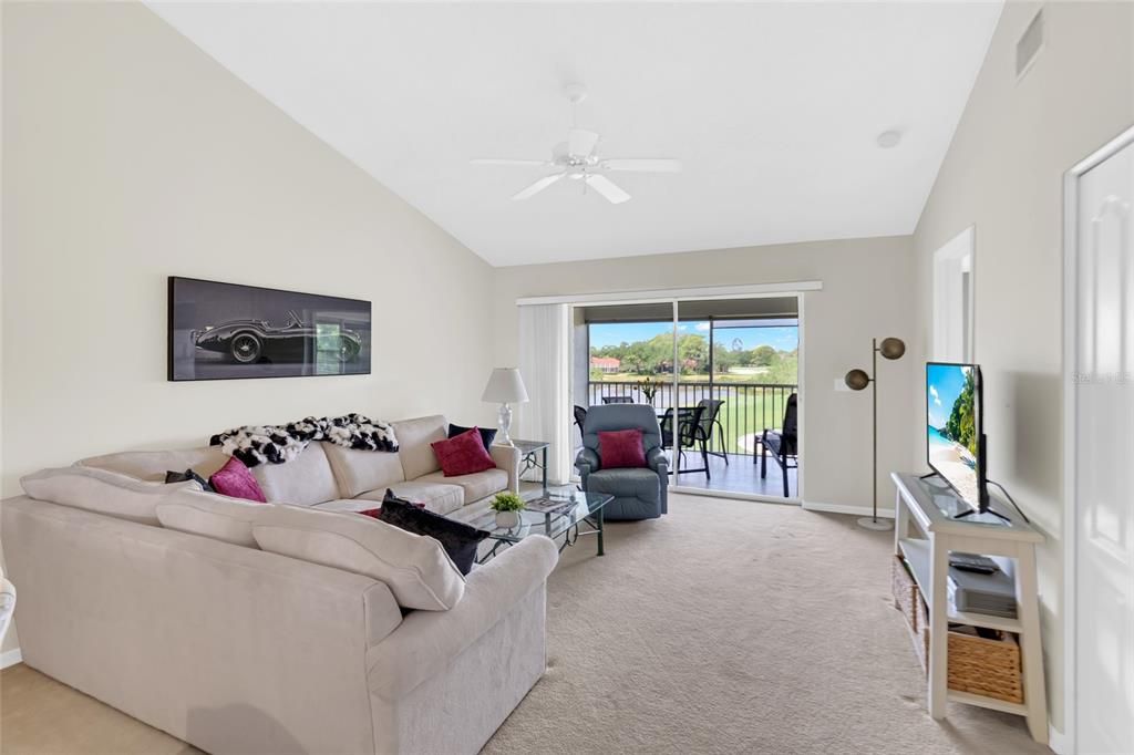 For Sale: $344,900 (2 beds, 2 baths, 1238 Square Feet)