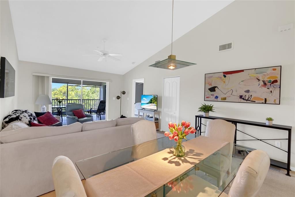 For Sale: $344,900 (2 beds, 2 baths, 1238 Square Feet)