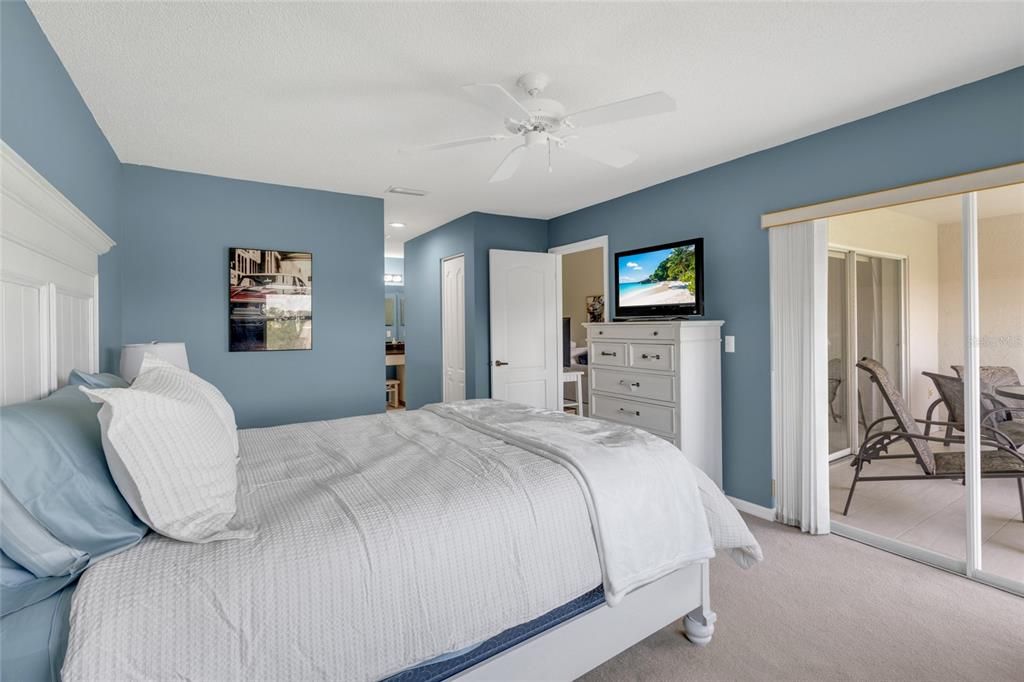 For Sale: $344,900 (2 beds, 2 baths, 1238 Square Feet)