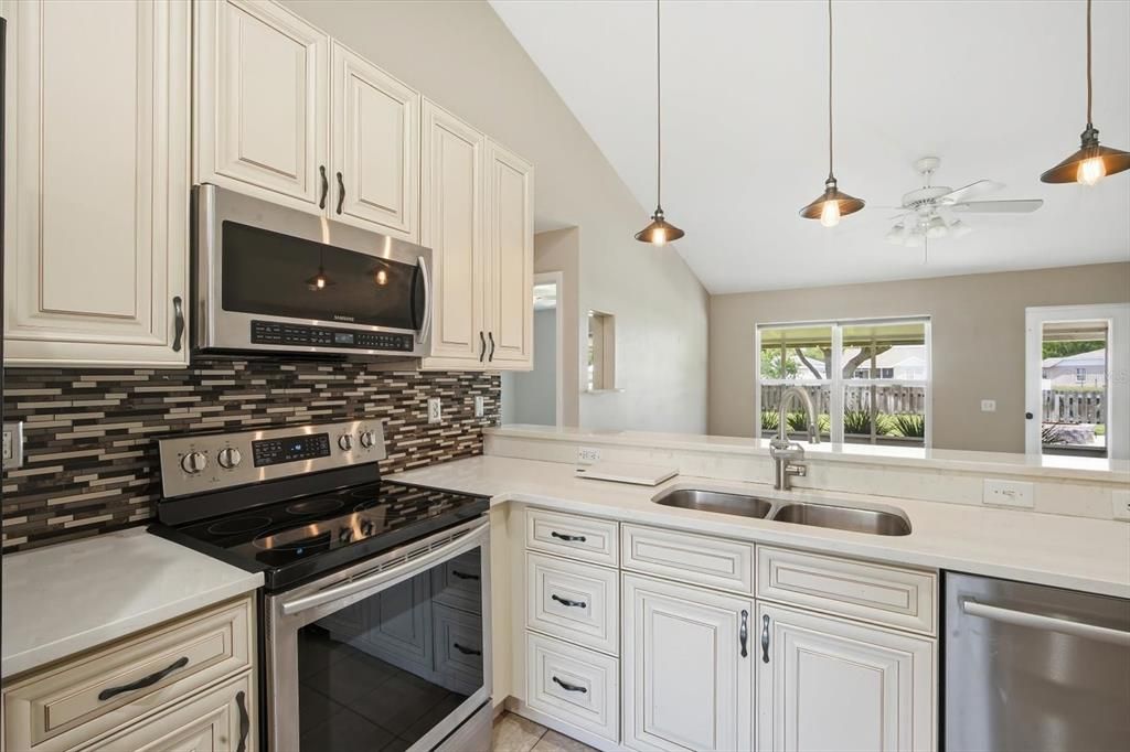 Active With Contract: $360,000 (3 beds, 2 baths, 1177 Square Feet)