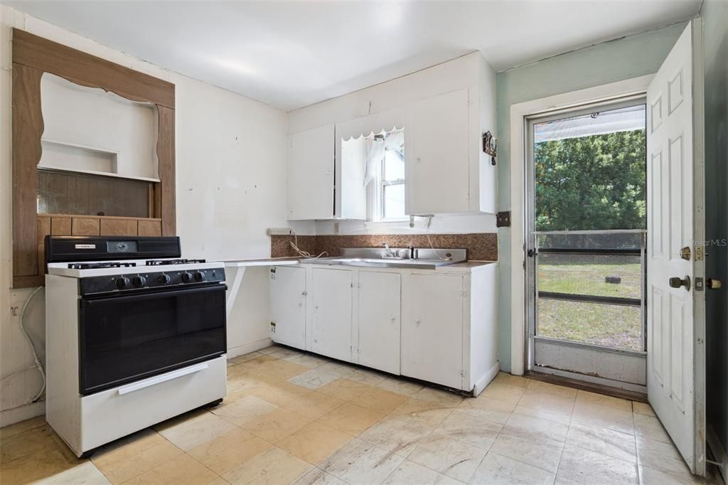 En Venta: $375,000 (2 camas, 1 baños, 816 Pies cuadrados)