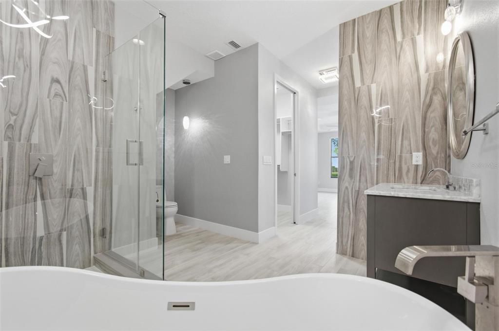For Sale: $550,000 (2 beds, 2 baths, 2201 Square Feet)