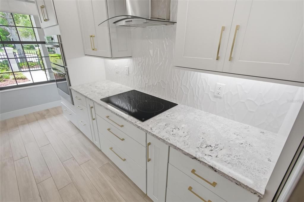 For Sale: $550,000 (2 beds, 2 baths, 2201 Square Feet)