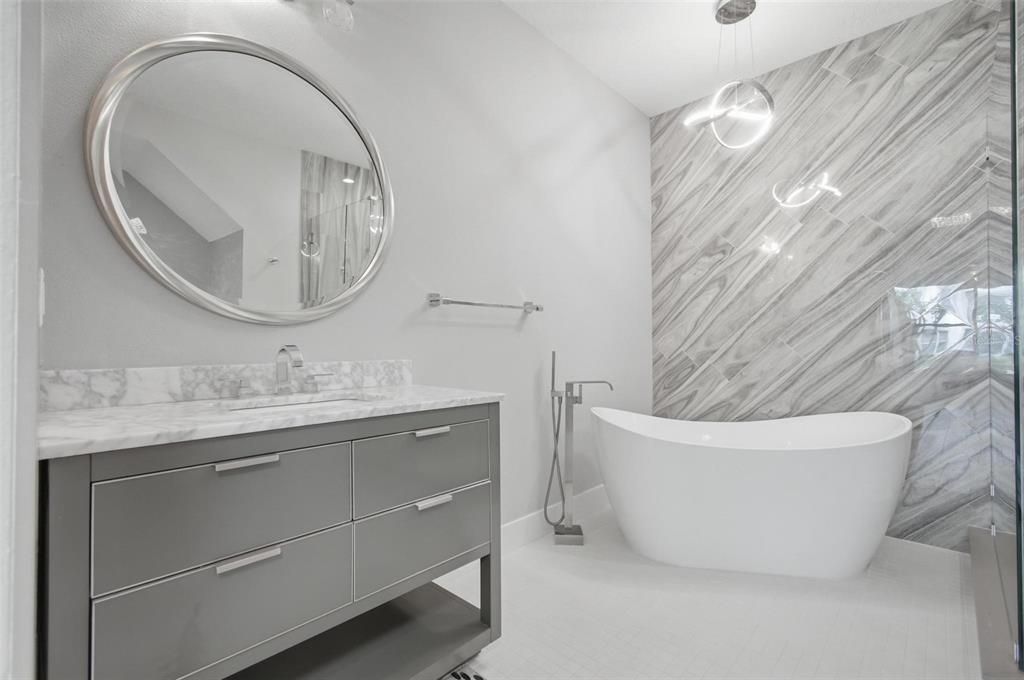 For Sale: $550,000 (2 beds, 2 baths, 2201 Square Feet)