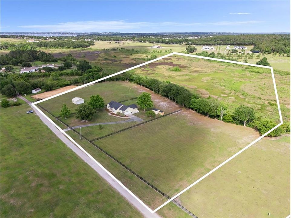 Activo con contrato: $825,000 (3 camas, 2 baños, 2063 Pies cuadrados)