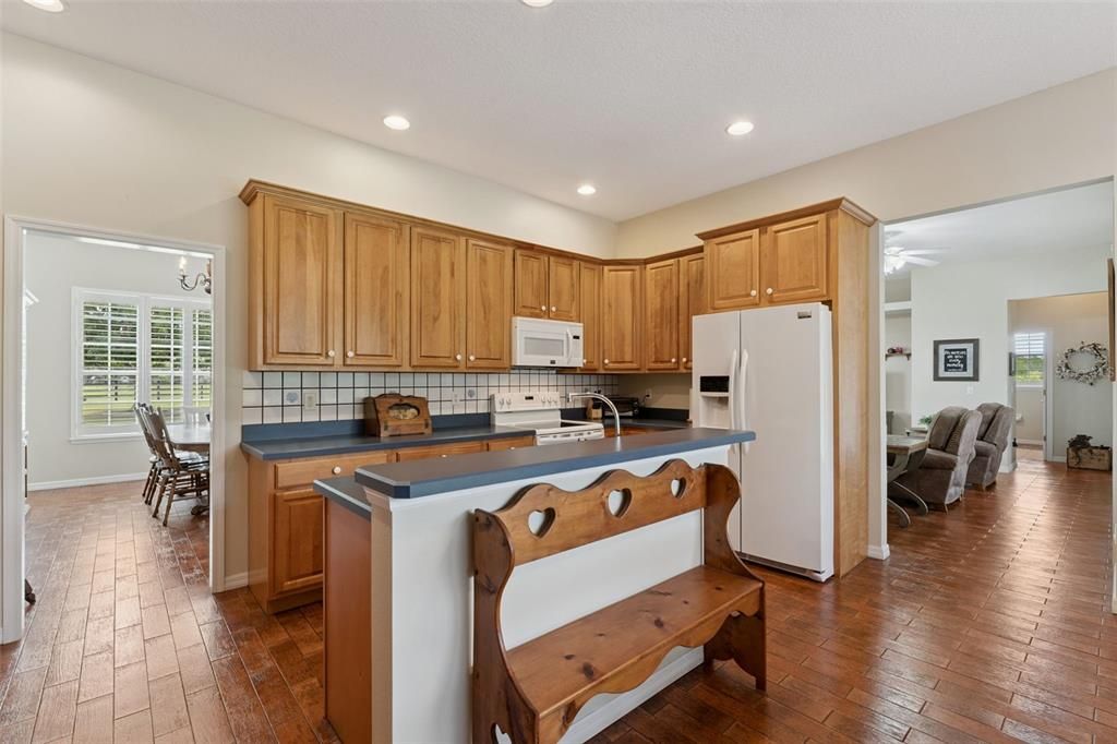 Activo con contrato: $825,000 (3 camas, 2 baños, 2063 Pies cuadrados)