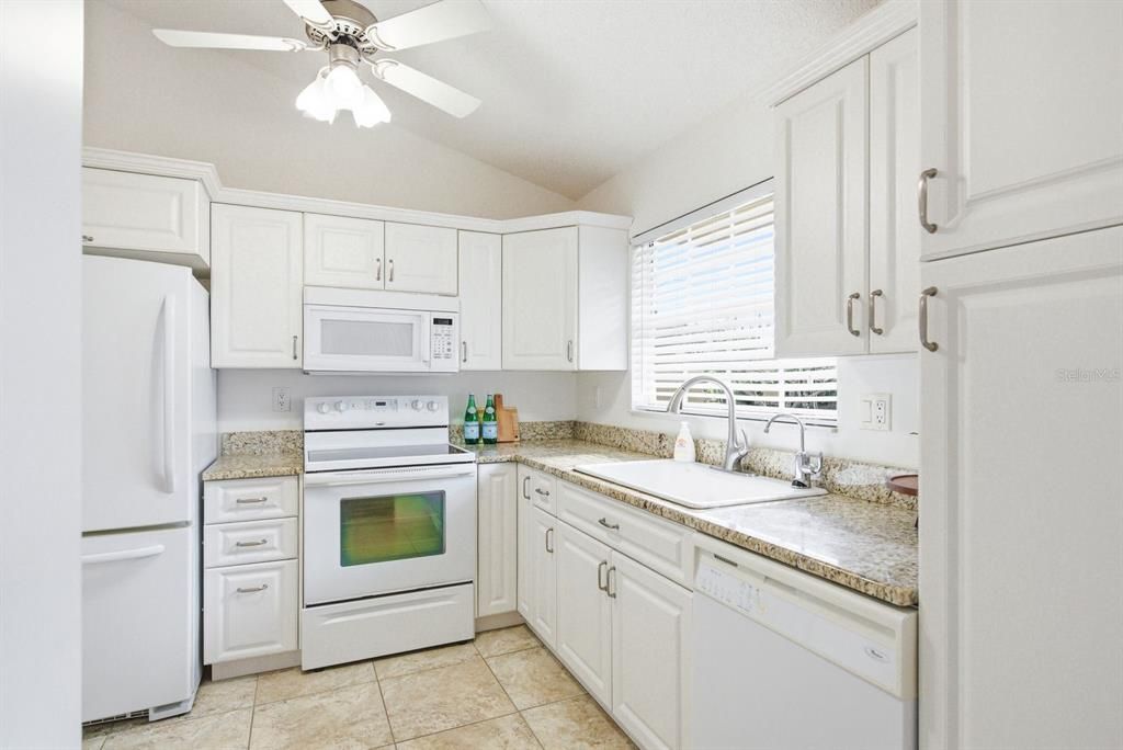 Activo con contrato: $185,000 (2 camas, 2 baños, 1021 Pies cuadrados)
