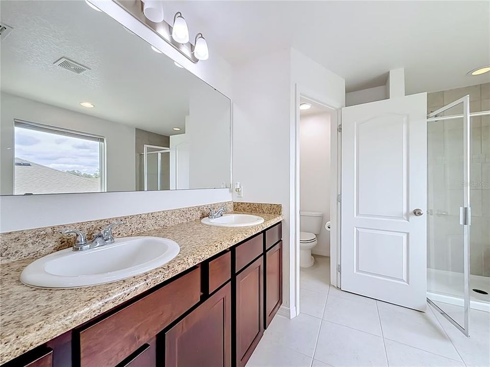 For Sale: $559,990 (5 beds, 3 baths, 2990 Square Feet)