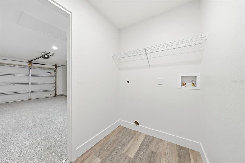 Под контрактом: $299,900 (3 спален, 2 ванн, 1115 Квадратных фут)