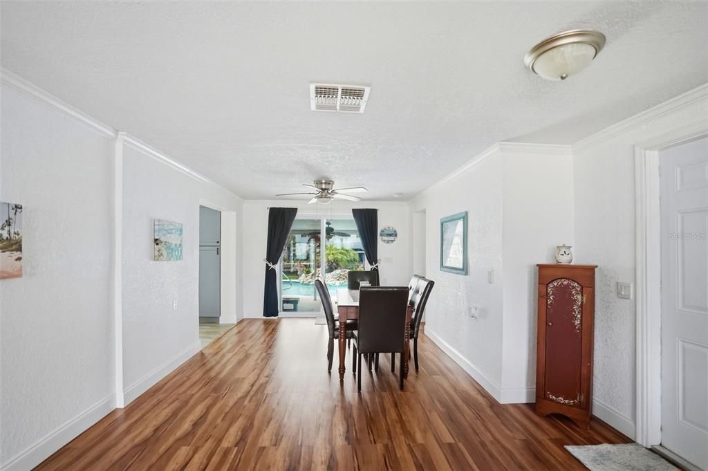 На продажу: $599,900 (3 спален, 2 ванн, 1610 Квадратных фут)