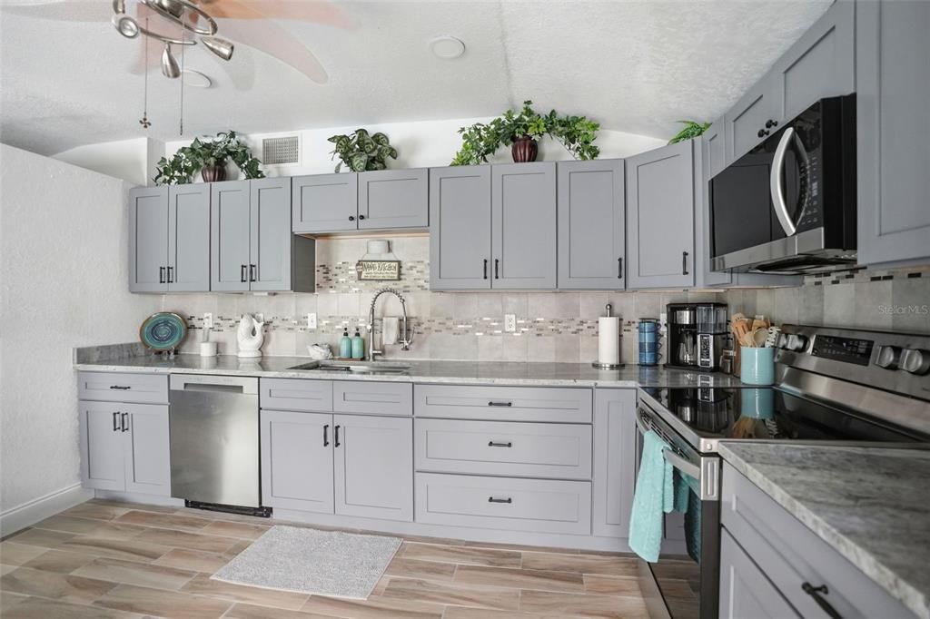 На продажу: $599,900 (3 спален, 2 ванн, 1610 Квадратных фут)