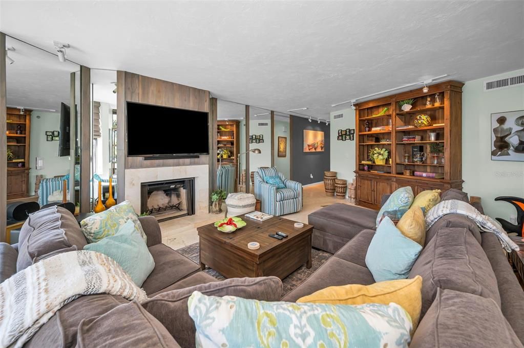 For Sale: $995,000 (2 beds, 2 baths, 1670 Square Feet)