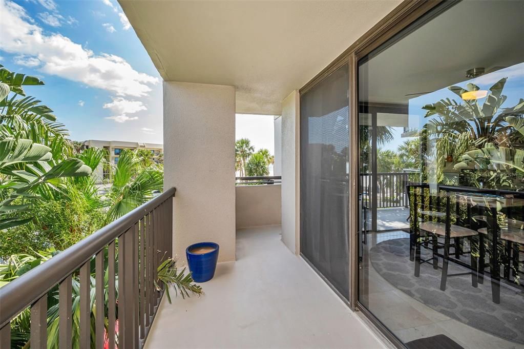 For Sale: $995,000 (2 beds, 2 baths, 1670 Square Feet)