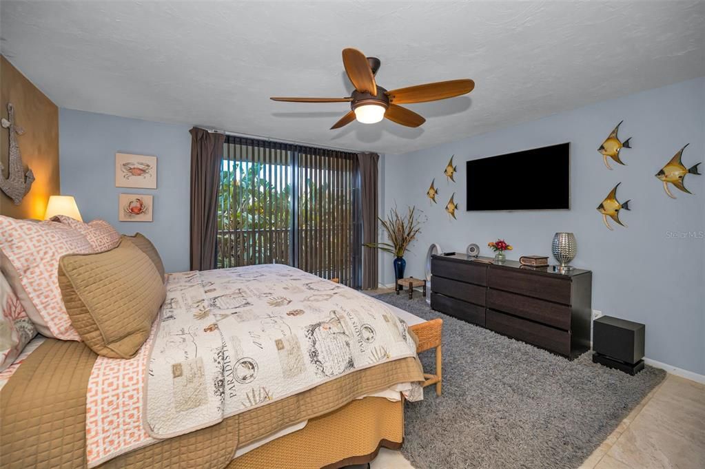 For Sale: $995,000 (2 beds, 2 baths, 1670 Square Feet)