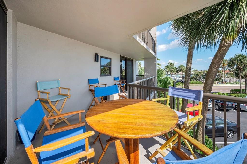 For Sale: $995,000 (2 beds, 2 baths, 1670 Square Feet)