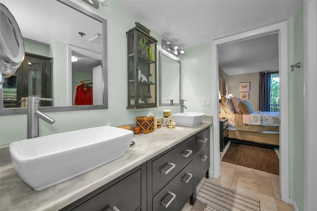 For Sale: $995,000 (2 beds, 2 baths, 1670 Square Feet)