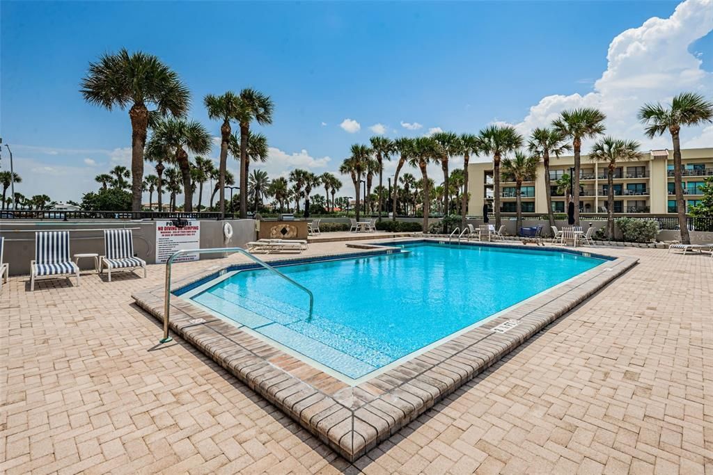 For Sale: $995,000 (2 beds, 2 baths, 1670 Square Feet)