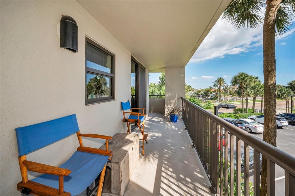 For Sale: $995,000 (2 beds, 2 baths, 1670 Square Feet)