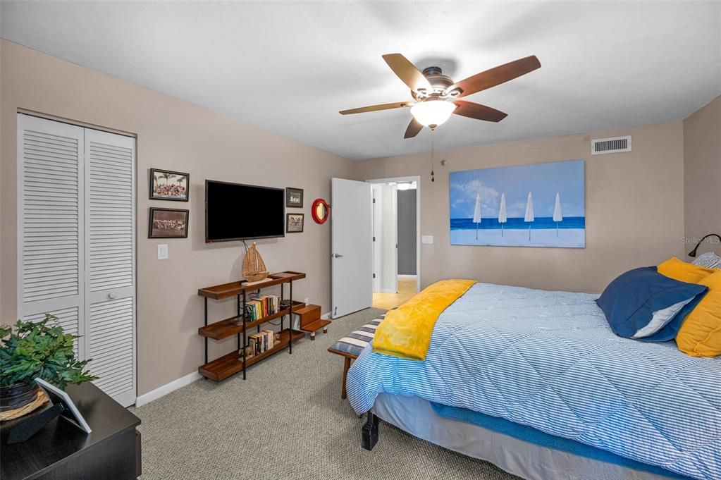 For Sale: $995,000 (2 beds, 2 baths, 1670 Square Feet)