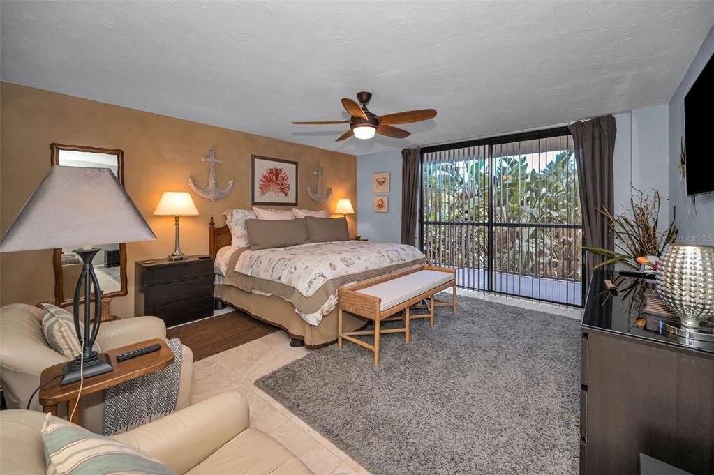 For Sale: $995,000 (2 beds, 2 baths, 1670 Square Feet)