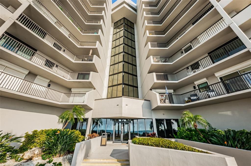 For Sale: $995,000 (2 beds, 2 baths, 1670 Square Feet)