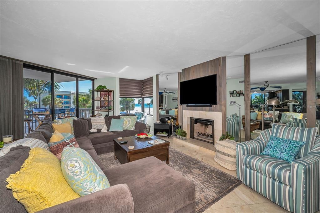 For Sale: $995,000 (2 beds, 2 baths, 1670 Square Feet)