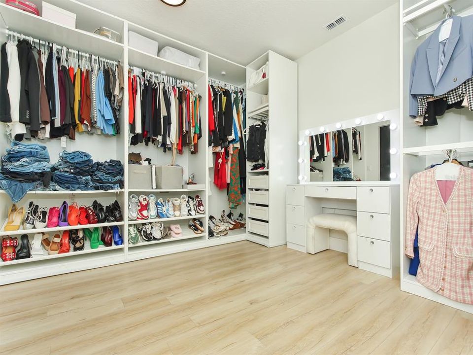For Sale: $649,900 (5 beds, 2 baths, 2675 Square Feet)