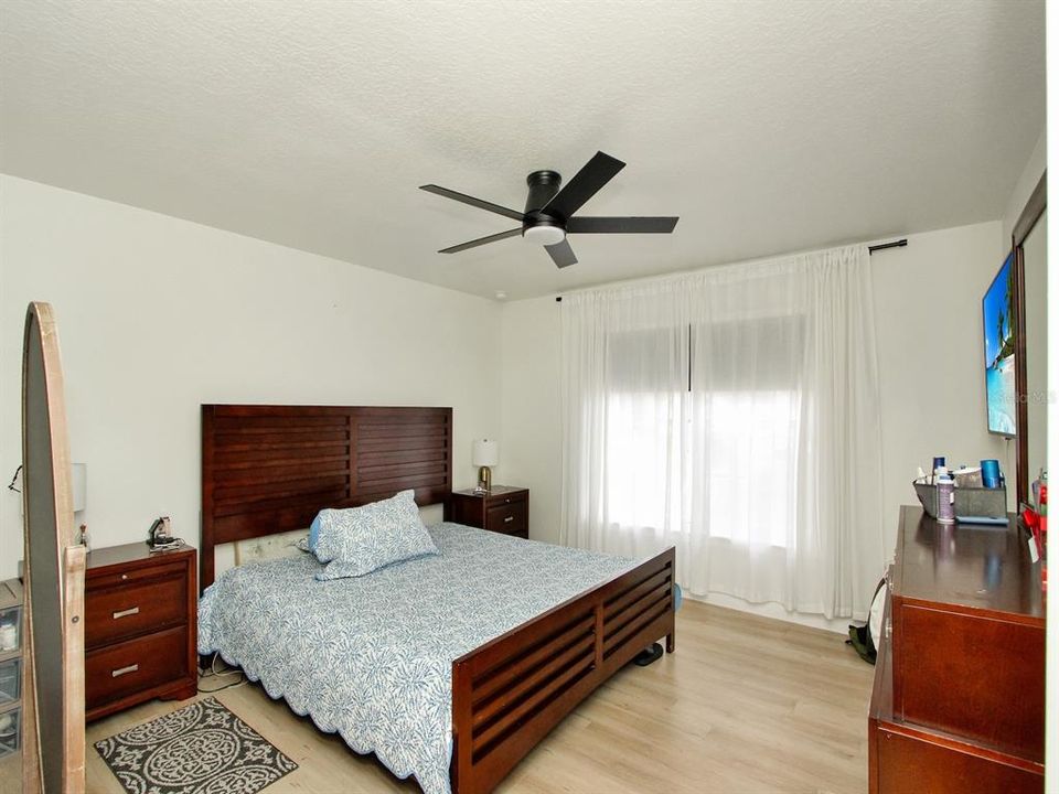For Sale: $649,900 (5 beds, 2 baths, 2675 Square Feet)