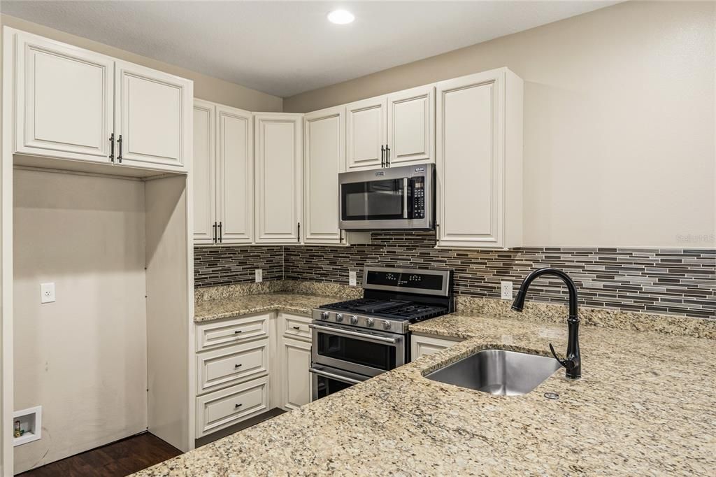 For Sale: $419,000 (3 beds, 2 baths, 1814 Square Feet)