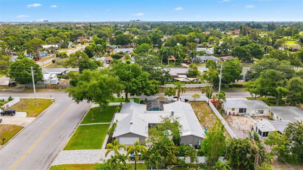 Active With Contract: $850,000 (4 beds, 3 baths, 2772 Square Feet)