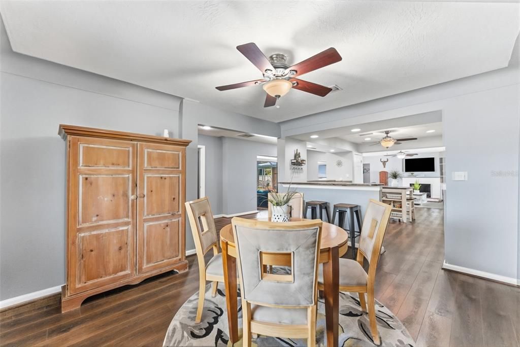 Active With Contract: $850,000 (4 beds, 3 baths, 2772 Square Feet)