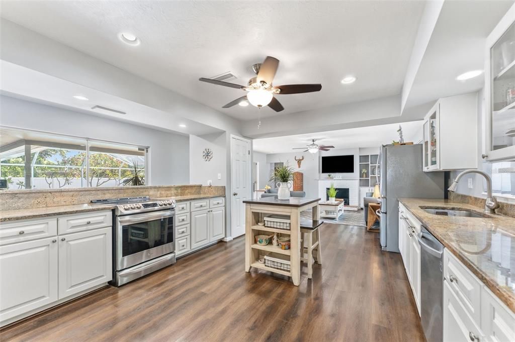 Active With Contract: $850,000 (4 beds, 3 baths, 2772 Square Feet)