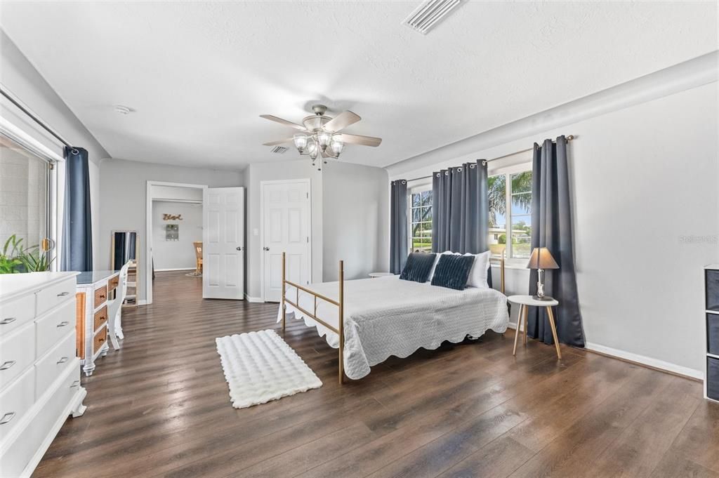 Active With Contract: $850,000 (4 beds, 3 baths, 2772 Square Feet)