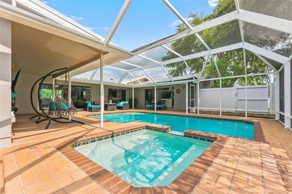 Active With Contract: $850,000 (4 beds, 3 baths, 2772 Square Feet)