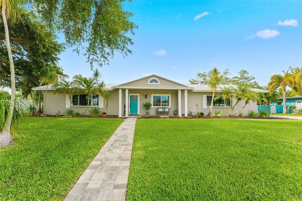 Active With Contract: $850,000 (4 beds, 3 baths, 2772 Square Feet)