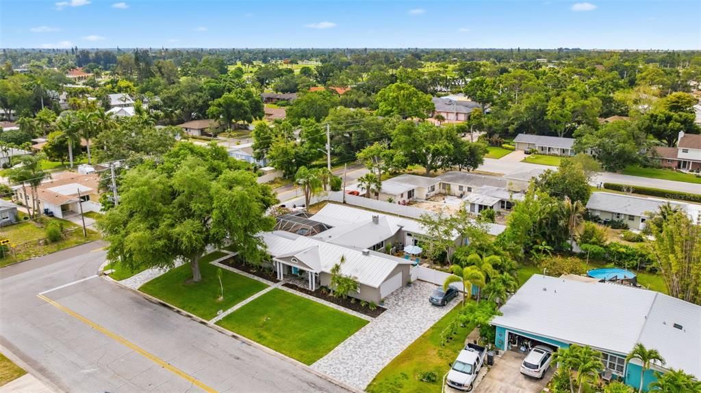 Active With Contract: $850,000 (4 beds, 3 baths, 2772 Square Feet)