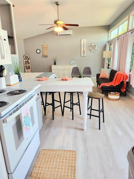 Active With Contract: $850,000 (4 beds, 3 baths, 2772 Square Feet)