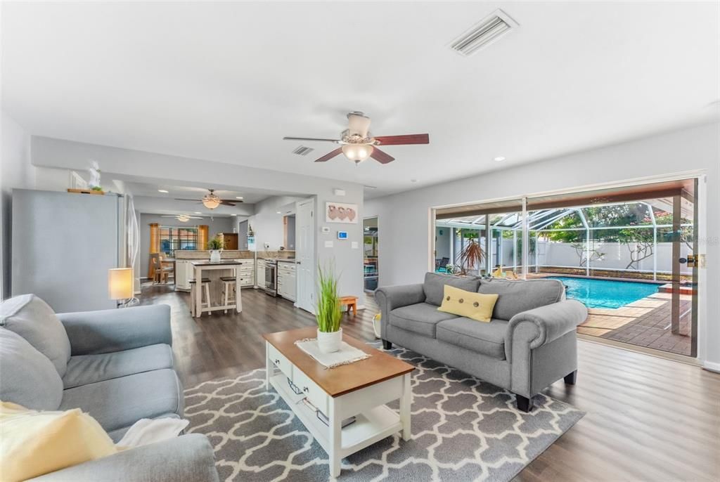 Active With Contract: $850,000 (4 beds, 3 baths, 2772 Square Feet)