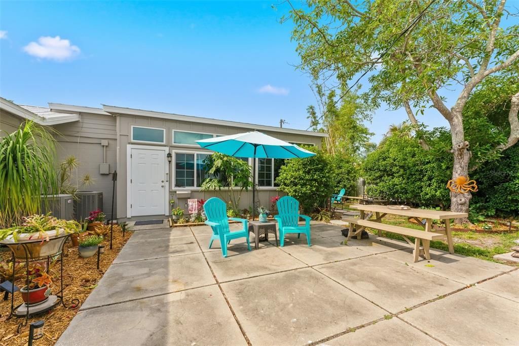 Active With Contract: $850,000 (4 beds, 3 baths, 2772 Square Feet)