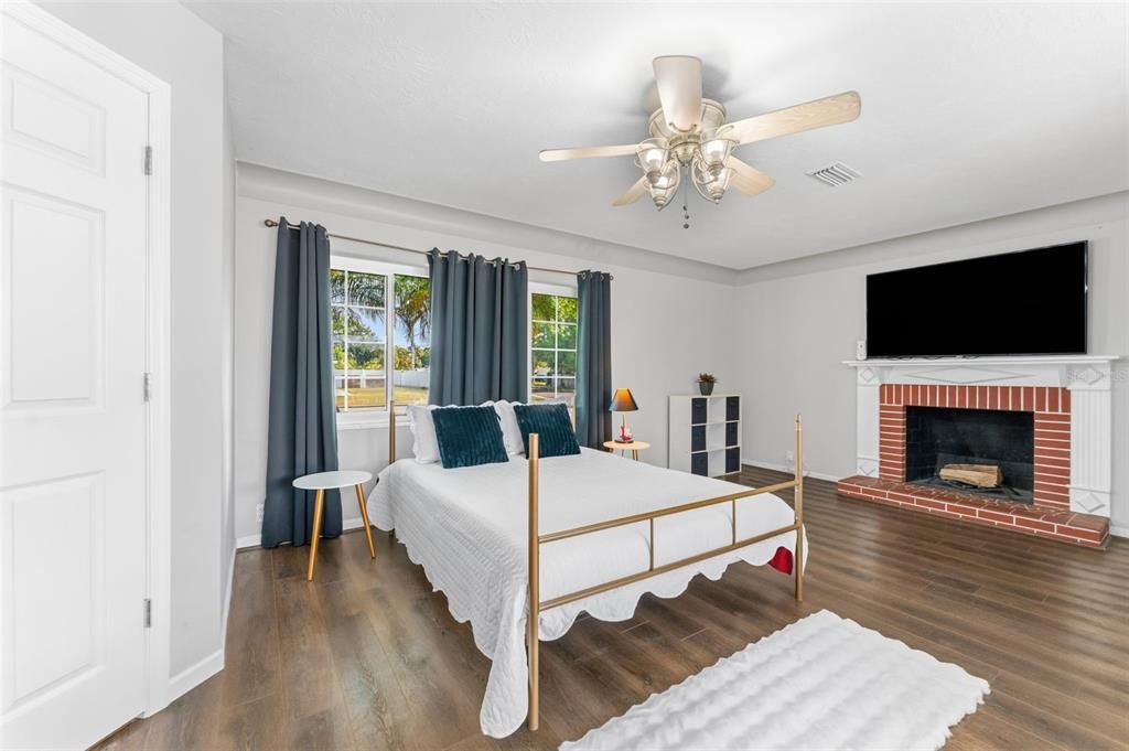 Active With Contract: $850,000 (4 beds, 3 baths, 2772 Square Feet)
