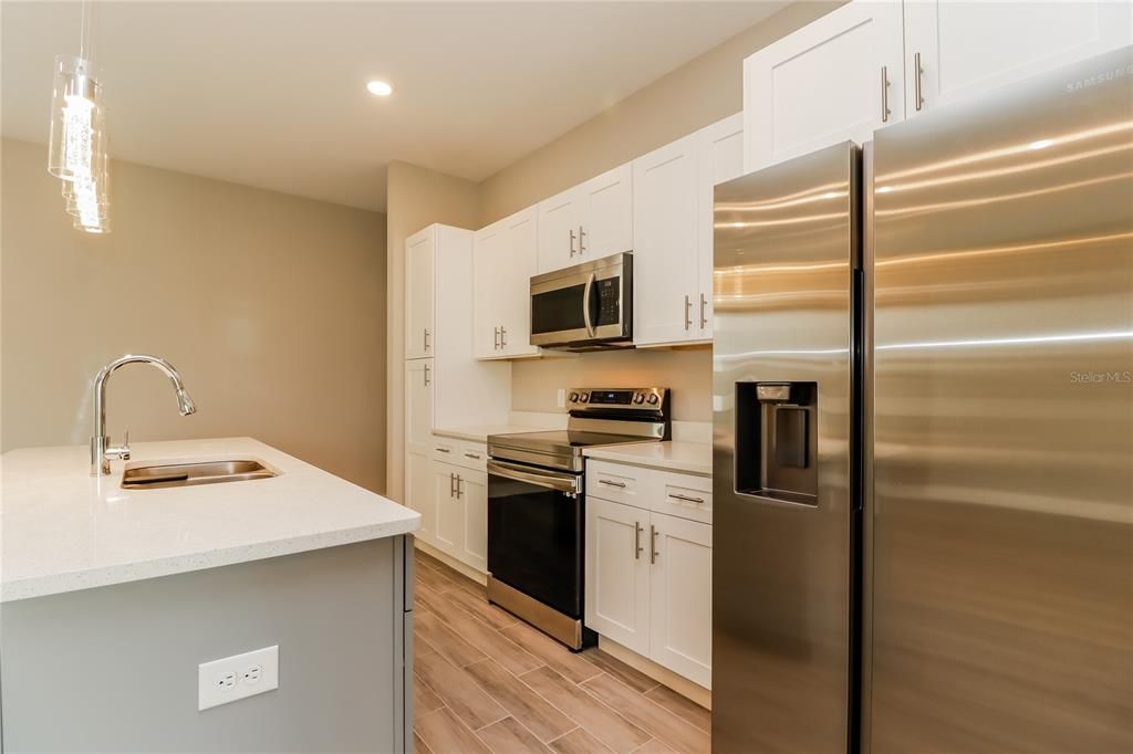 For Rent: $2,085 (4 beds, 2 baths, 1670 Square Feet)