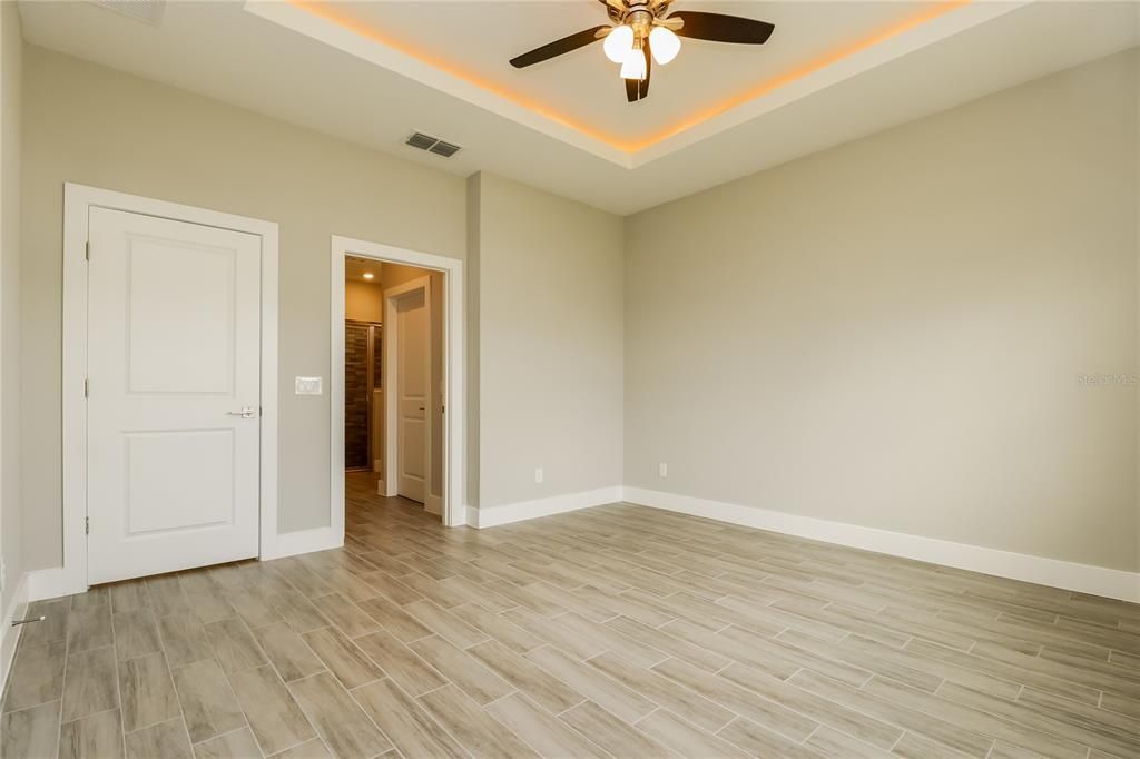 For Rent: $2,085 (4 beds, 2 baths, 1670 Square Feet)