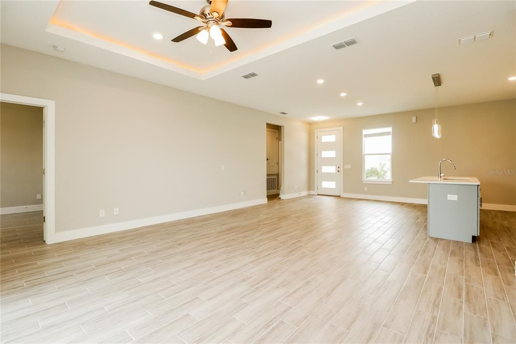 For Rent: $2,085 (4 beds, 2 baths, 1670 Square Feet)
