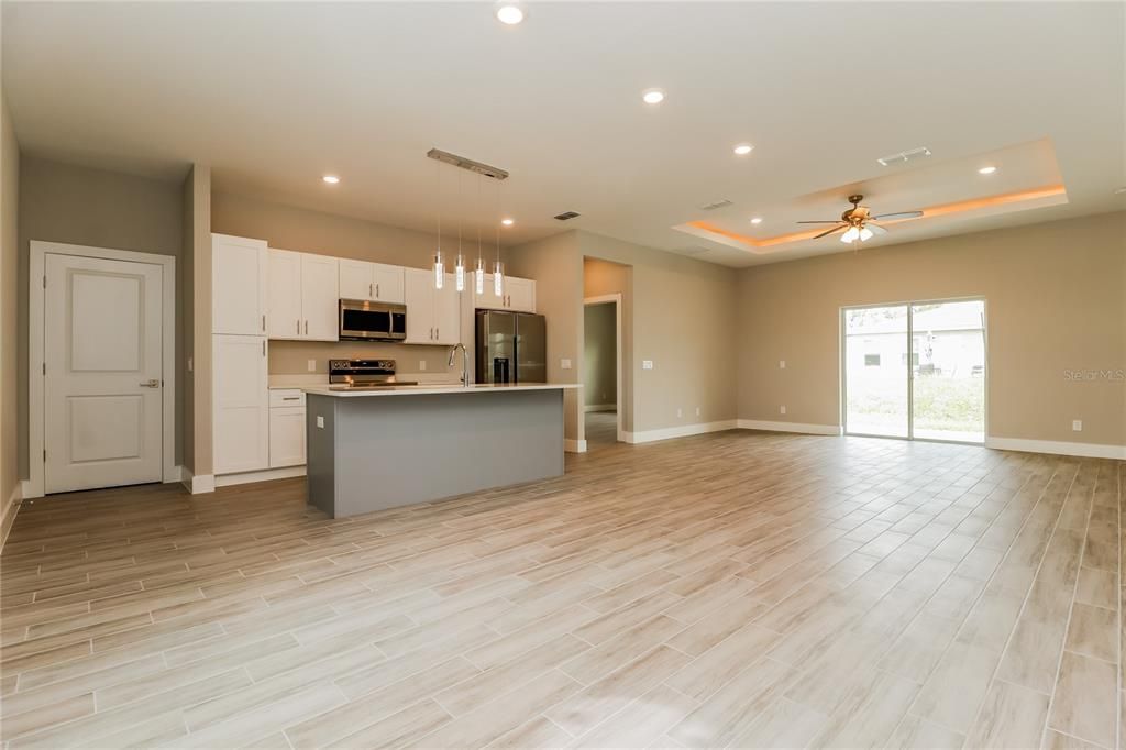 For Rent: $2,085 (4 beds, 2 baths, 1670 Square Feet)