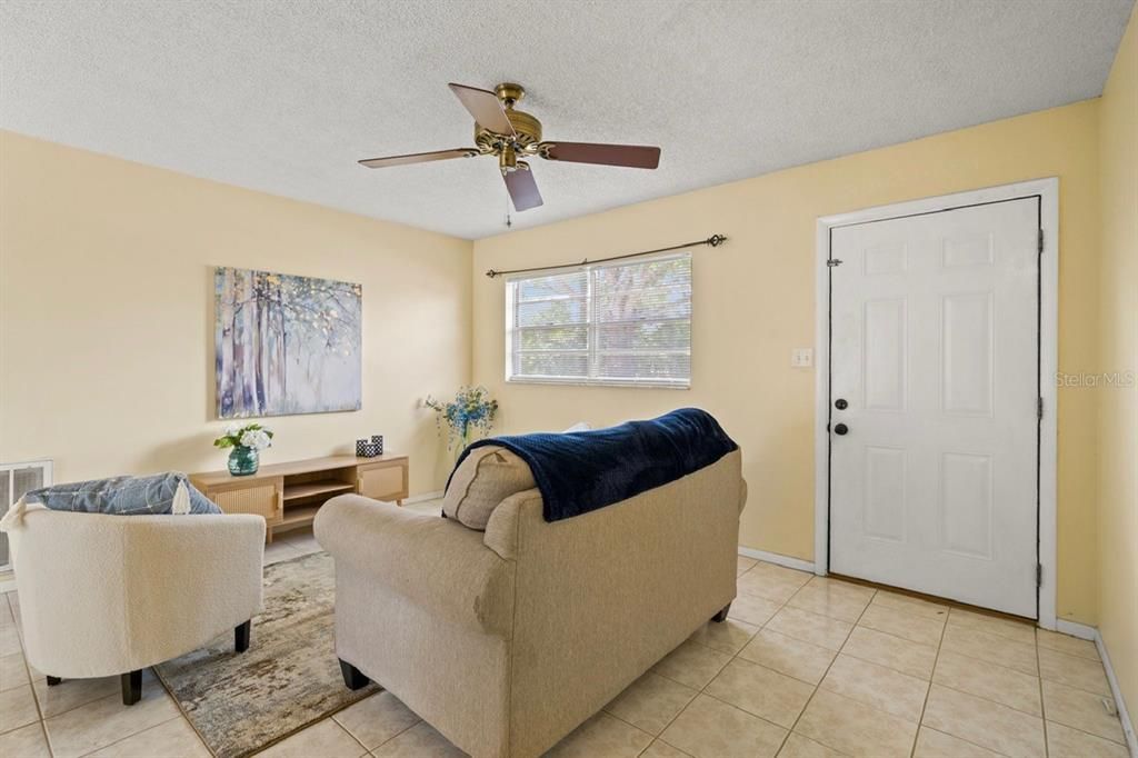 Activo con contrato: $225,000 (3 camas, 2 baños, 960 Pies cuadrados)
