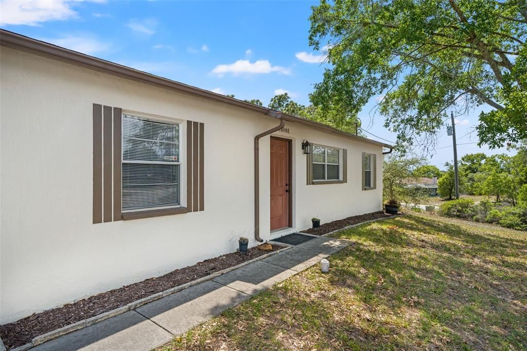 Activo con contrato: $225,000 (3 camas, 2 baños, 960 Pies cuadrados)